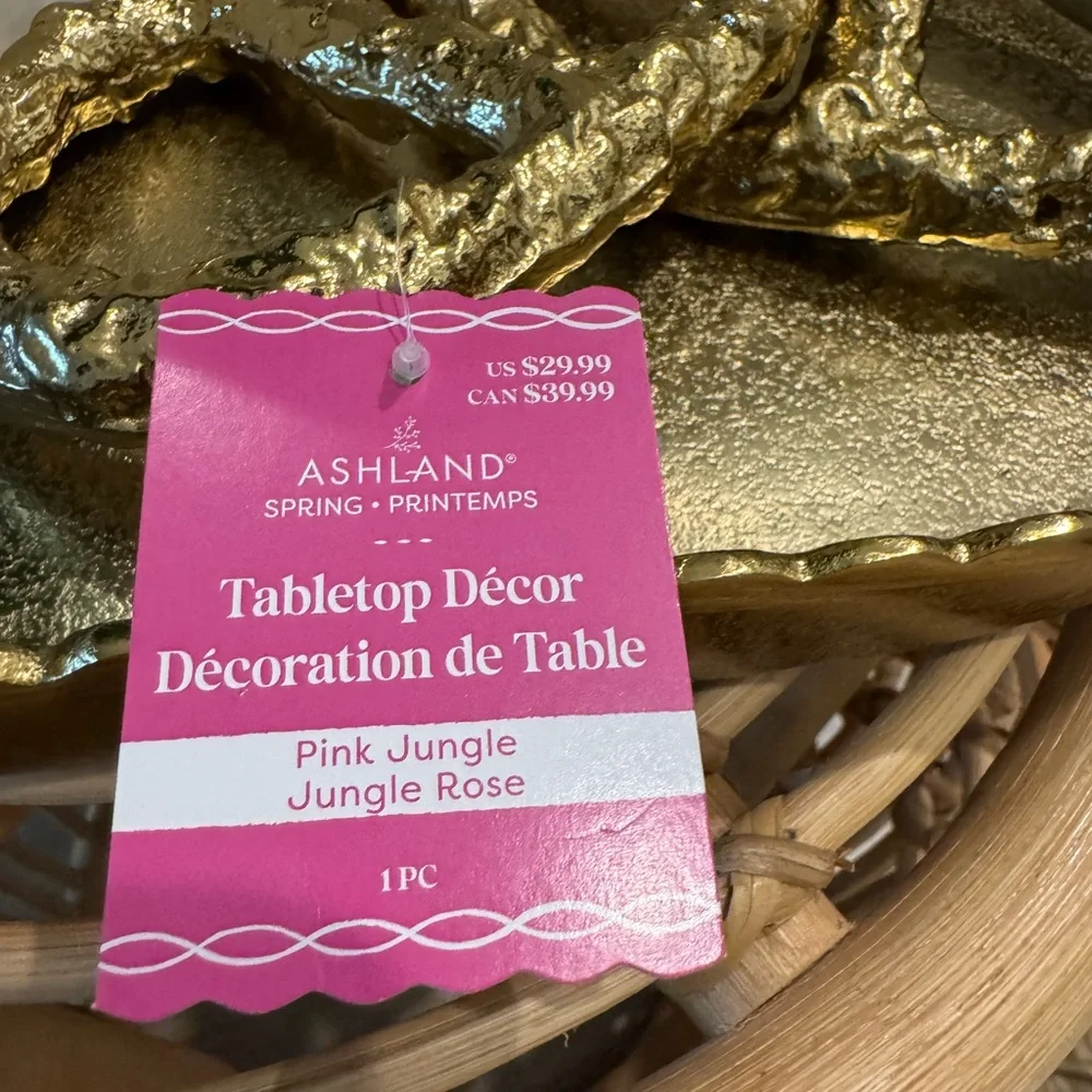 BRAND NEW WITH TAGS GOLD TEXTURED “LINK” DECOR PIECE - Picture 4 of 9